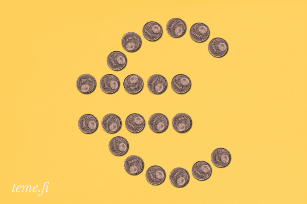 Sentin kolikoista on muodostettu euron merkki.