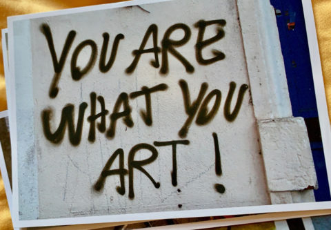 Joku on kirjoittanut seinään: You are wht you art! Eli olet mitä taiteilet.