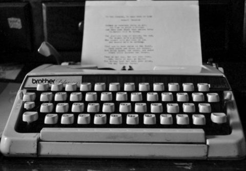 Vanhanaikainen kirjoituskone.