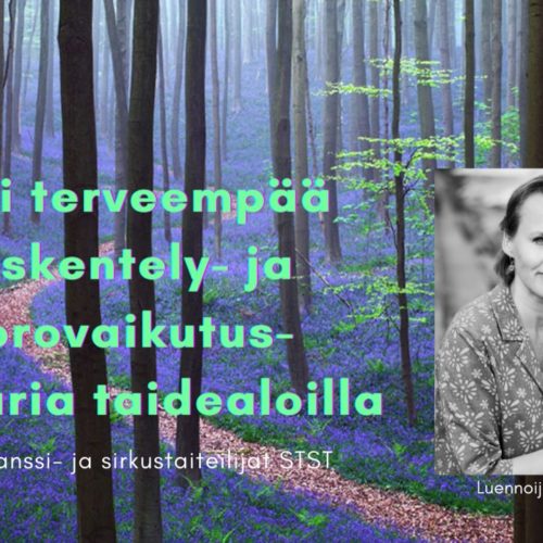 Kasvokuva Kirsistä. Taustana on sinisten kukkien peittämä metsänpohja.